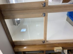 上げ下げ扉　薬品検査